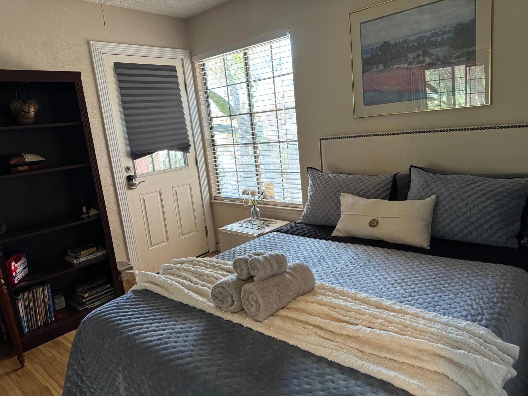 The Monet- One Bedroom With A Private Entrance - Shared Bathroom Alloggio in famiglia Las Vegas